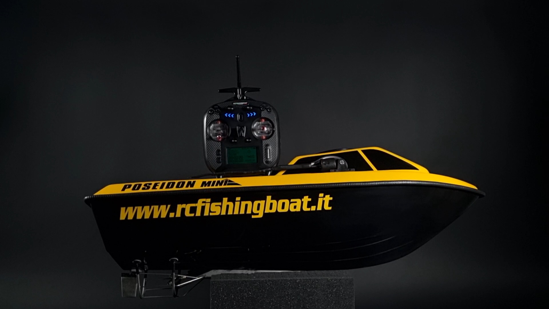 Kadimendium Durable Intelligent RC Toy Fishing Boat Model